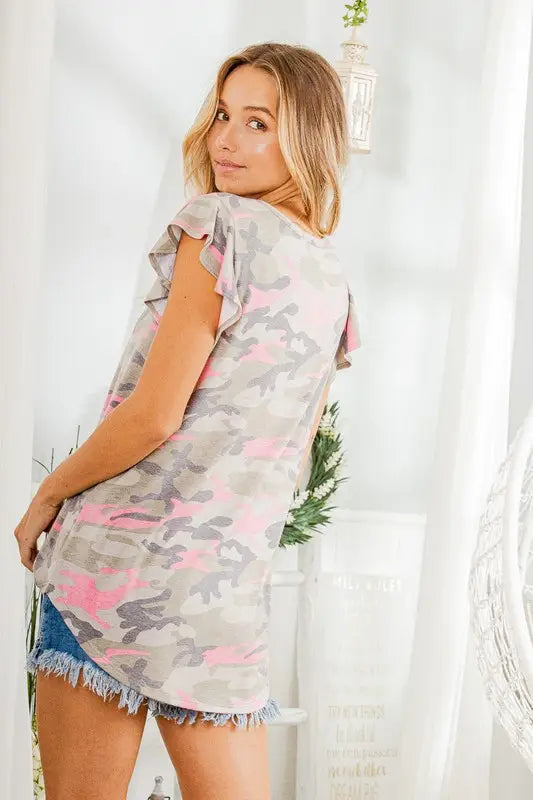 RUFFLED SLEEVE CAMO TOP